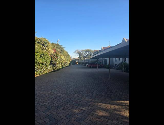 2 bed property to rent in FLORIDA HILLS